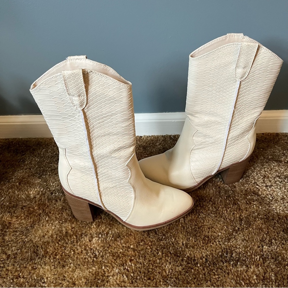 MIA Cream Heeled Western Boots size 7. - Picture 2 of 6